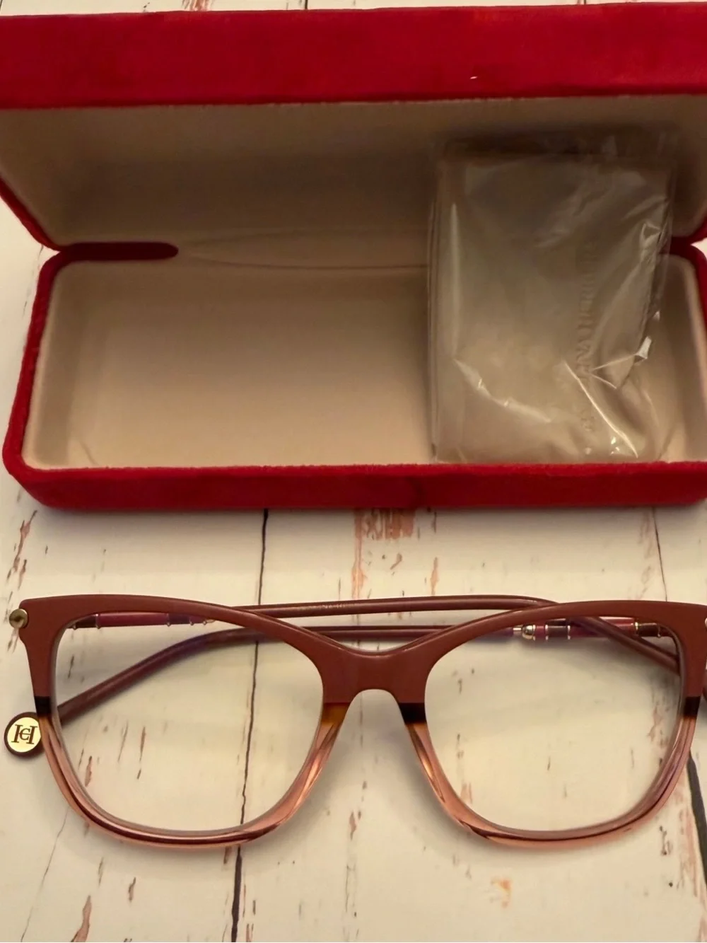 Carolina Herrera cherry Havana frames. Made in Italy